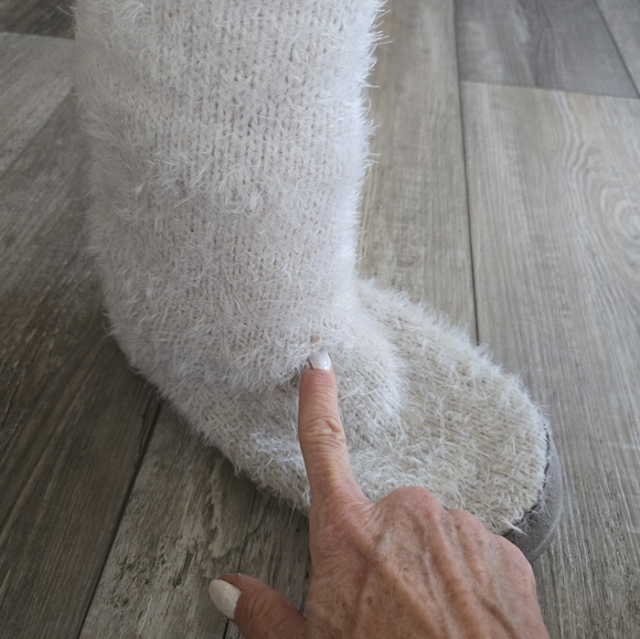 Muk Luks Slippers Light Pink Blush and Gray 9- 10 - Picture 3 of 8